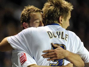 ����� ����