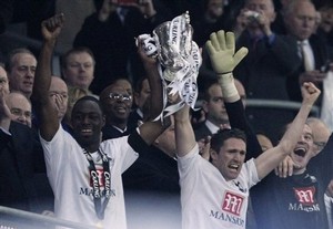 ����� ����