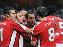 �������