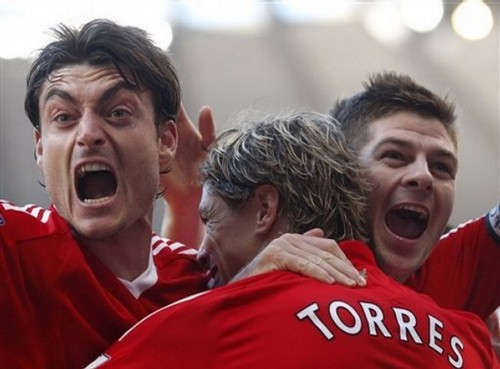 Альберт Риера, Фернандо Торрес и Стивен Джеррард Альберт Риера, Фернандо Торрес и Стивен Джеррард