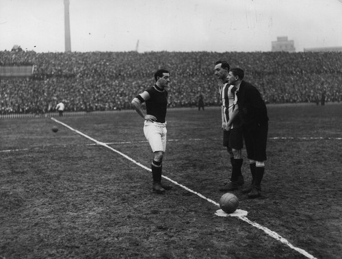 ����� ����