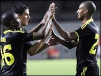 ����� ����