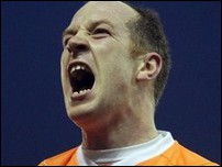 ����� ����