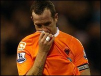 ����� ����