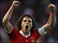 ����� ����