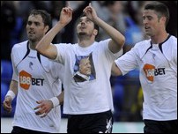 ����� ����