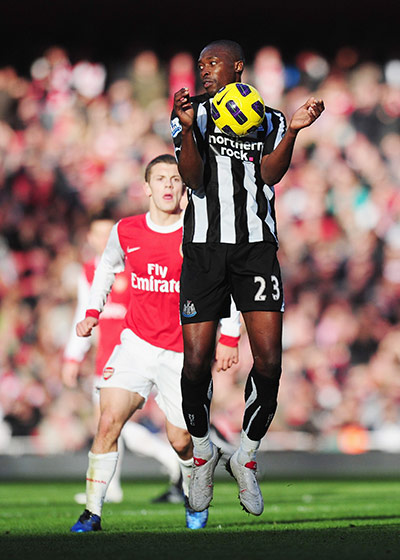 Шола Амеоби и Джек Уилшир Шола Амеоби и Джек Уилшир