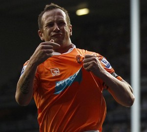 ����� ����