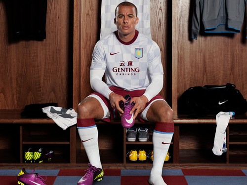 Новая выездная форма Астон Виллы Новая выездная форма Астон Виллы