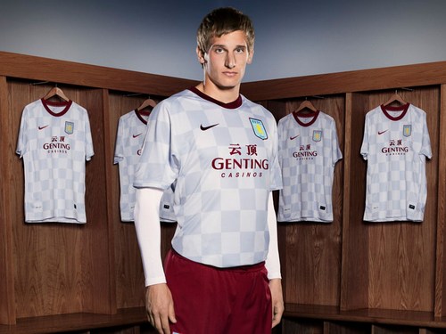 Новая выездная форма Астон Виллы Новая выездная форма Астон Виллы