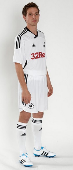 Новая домашняя форма Суонси Новая домашняя форма Суонси