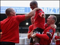 ���� ���