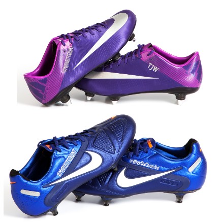 Бутсы Тео Уолкотта и Алекса Окслейд-Чемберлена Бутсы Тео Уолкотта и Алекса Окслейд-Чемберлена