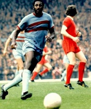 ����� ����