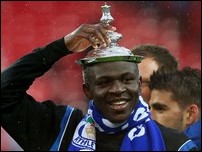 ����� ����