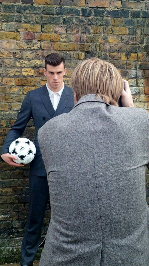 ����� ����