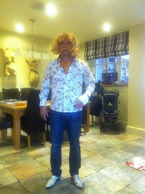 ����� ����