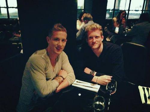 Льюис Холтби и Андре Шюррле Льюис Холтби и Андре Шюррле