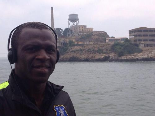 ����� ����