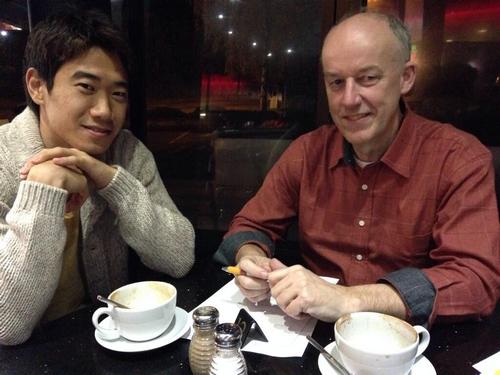 Синдзи Кагава и преподаватель английского языка Синдзи Кагава и преподаватель английского языка