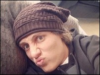 ����� ����