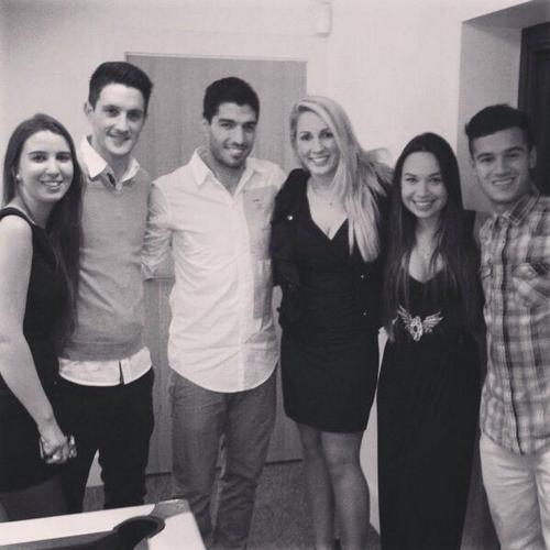 Луис Альберто, Луис Суарес и Филиппе Коутиньо со своими девушками Луис Альберто, Луис Суарес и Филиппе Коутиньо со своими девушками