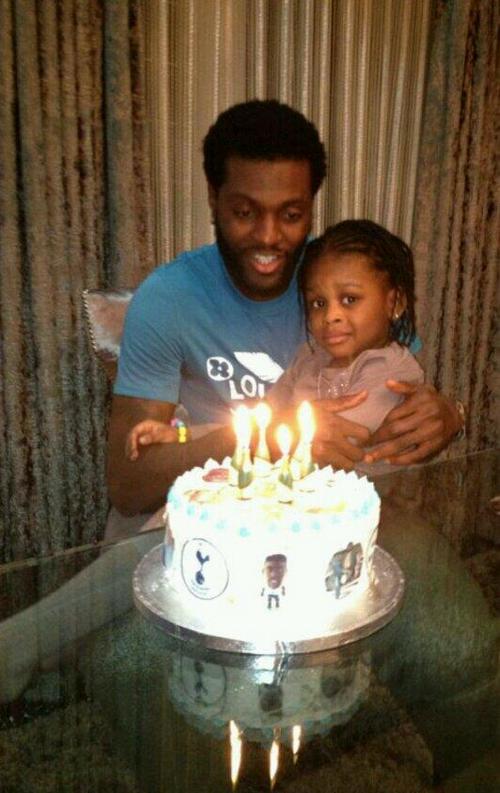Эммануэль Адебайор с дочкой Эммануэль Адебайор с дочкой