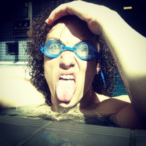 ����� ����