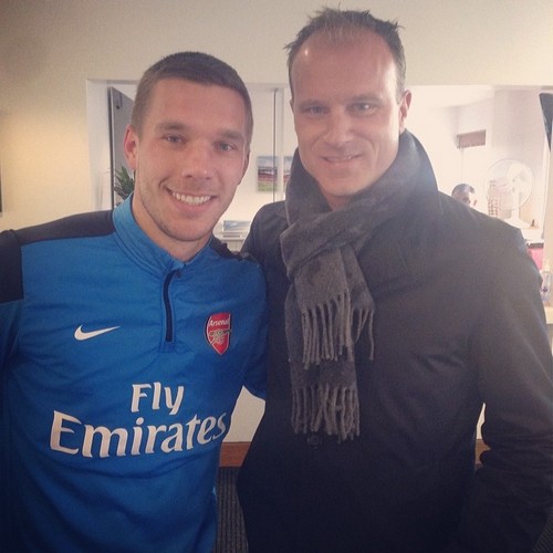 Лукас Подольски и Деннис Бергкамп Лукас Подольски и Деннис Бергкамп