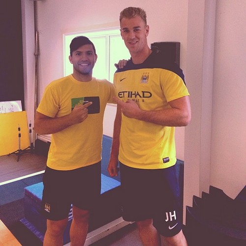 Серхио Агуэро и Джо Харт Серхио Агуэро и Джо Харт