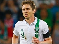 ����� ����