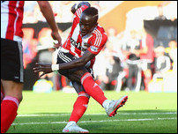 ����� ����