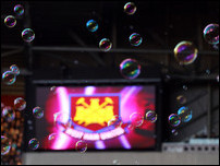 ����� ����