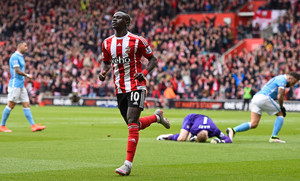 ����� ����