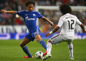 ����� ����