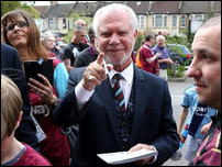 ����� ����