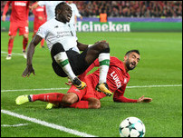 ����� ����