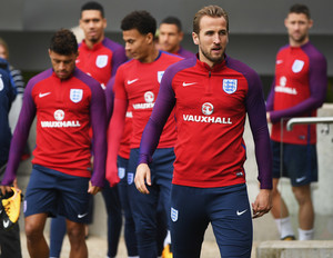 ����� ����