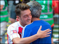 ����� ����