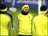 ����� ����