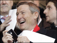 ����� ����