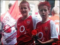 ����� ����