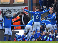 �������