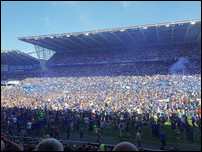 �������