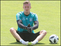 ����� ����