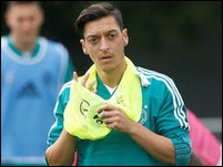 ����� ����