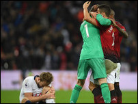 ����� ����