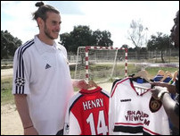 ����� ����