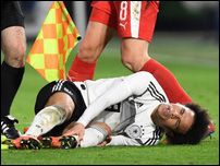 ����� ����