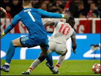 ����� ����